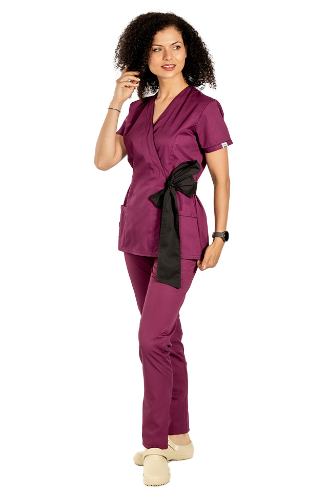 Costum de lucru pentru SPA model kimono visina cu paspol negru, cordon cu legare tip fundita si pantaloni visina