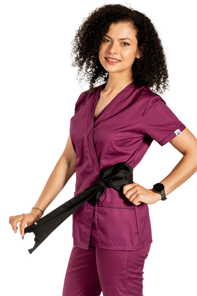 Costum de lucru pentru SPA model kimono visina cu paspol negru, cordon cu legare tip fundita si pantaloni visina