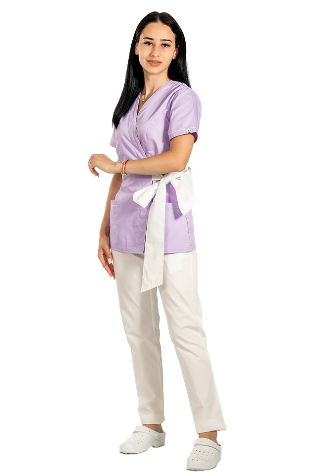 Costum de lucru pentru SPA model kimono lila cu paspol alb, cordon cu legare tip fundita si pantaloni cu elastic