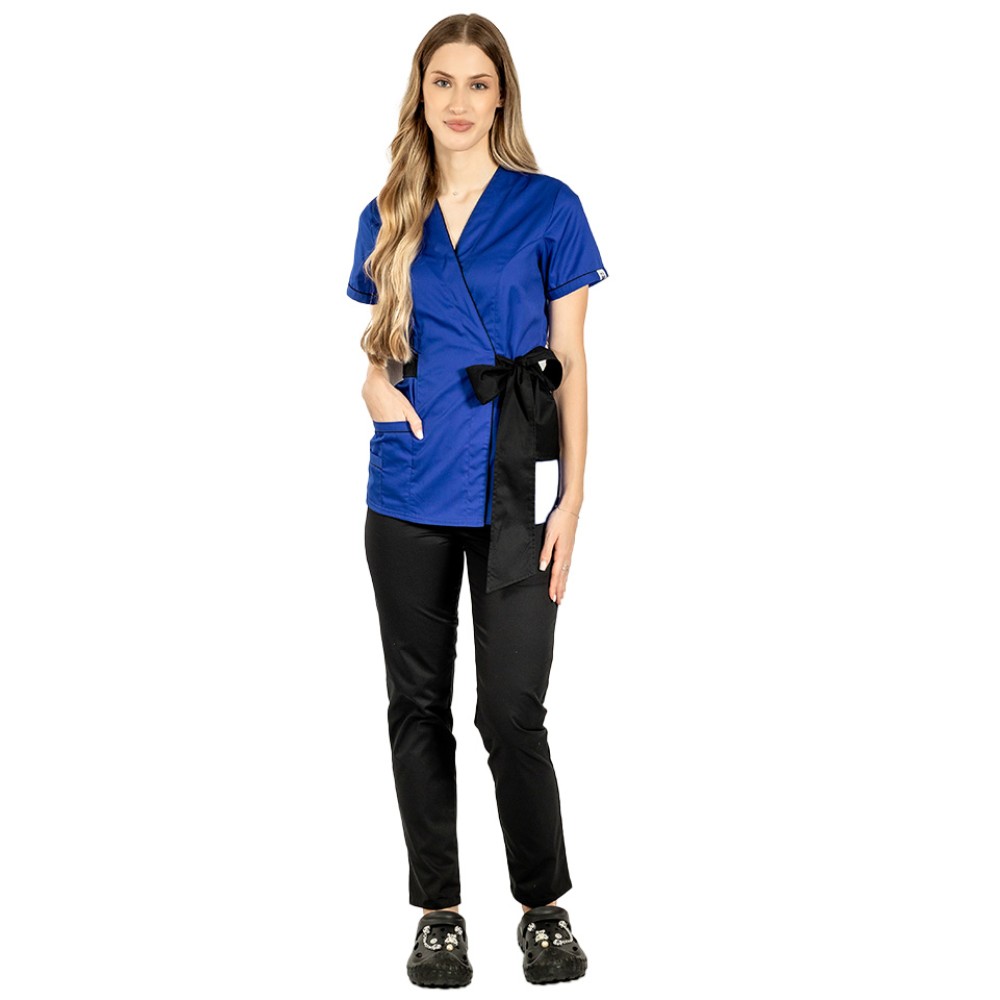 Costum de lucru pentru SPA model kimono albastru cu paspol negru, cordon cu legare tip fundita si pantaloni cu elastic