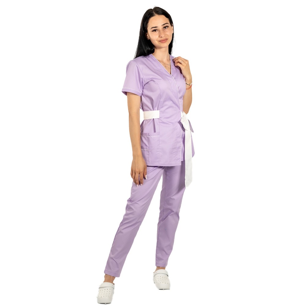Costum de lucru pentru SPA model kimono lila cu paspol alb, cordon cu legare tip fundita si pantaloni cu elastic
