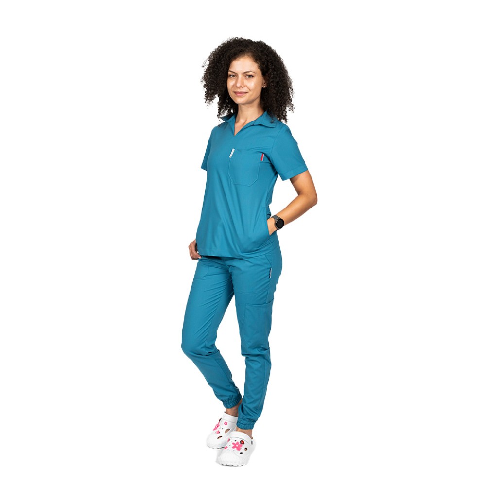 Costum de lucru cu elastan dama model polo aqua, cu bluza in V si pantaloni tip jogger, cu snur si elastic