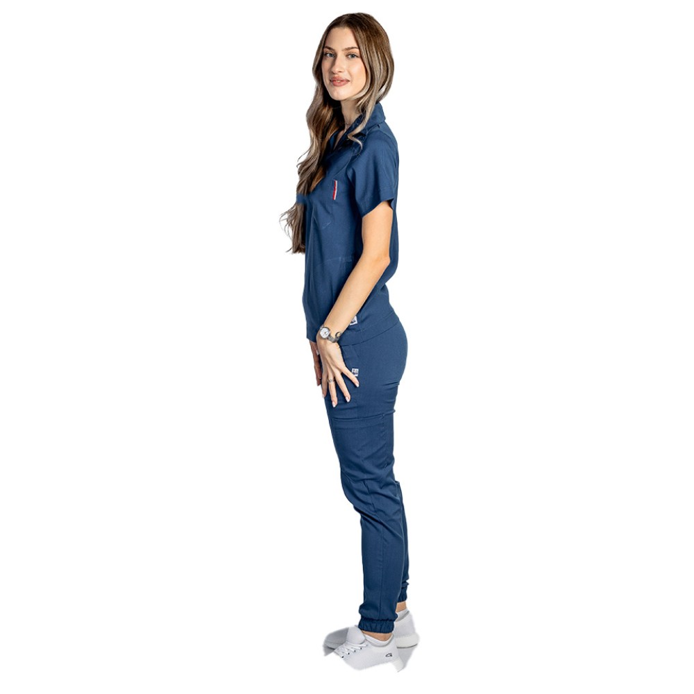 Costum de lucru cu elastan dama model polo jeans, cu bluza in V si pantaloni tip jogger, cu snur si elastic