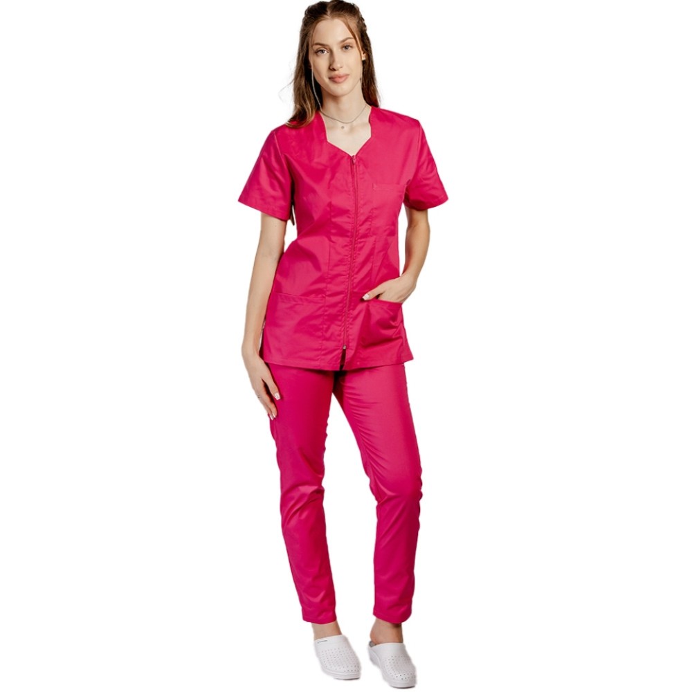 Uniforma de lucru ciclam cu bluza cu fermoar cambrata, trei buzunare aplicate si pantaloni ciclam cu elastic