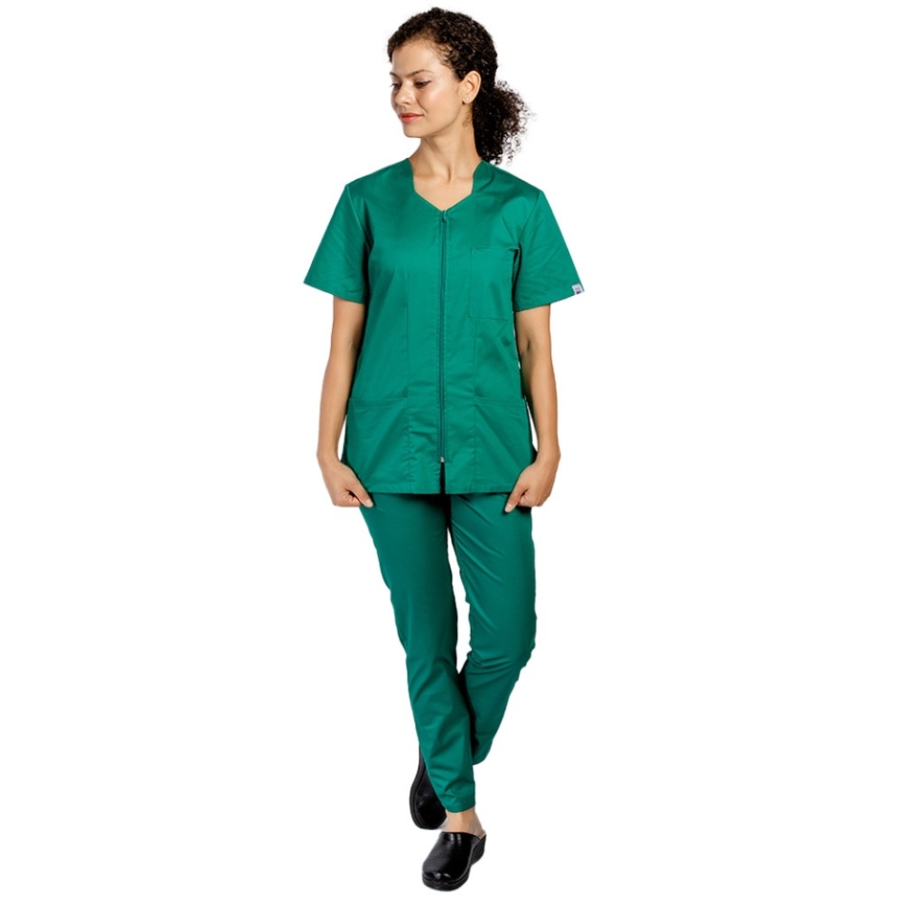 Uniforma de lucru verde, bluza cu fermoar cambrata, trei buzunare si pantaloni cu elastic