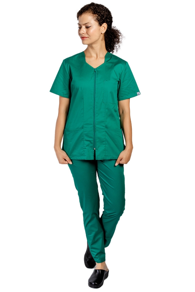 Uniforma de lucru verde, bluza cu fermoar cambrata, trei buzunare si pantaloni cu elastic