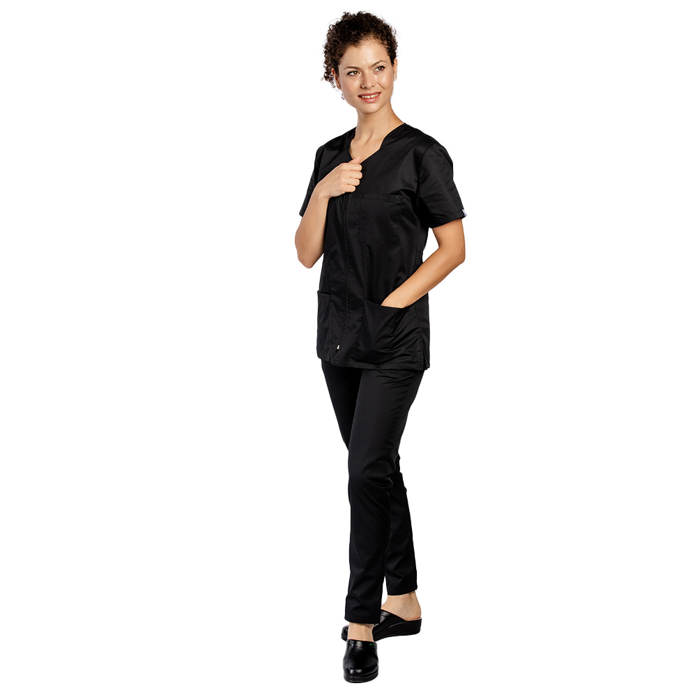 Uniforma de lucru negru, cu bluza cu fermoar, trei buzunare si pantaloni  negri 