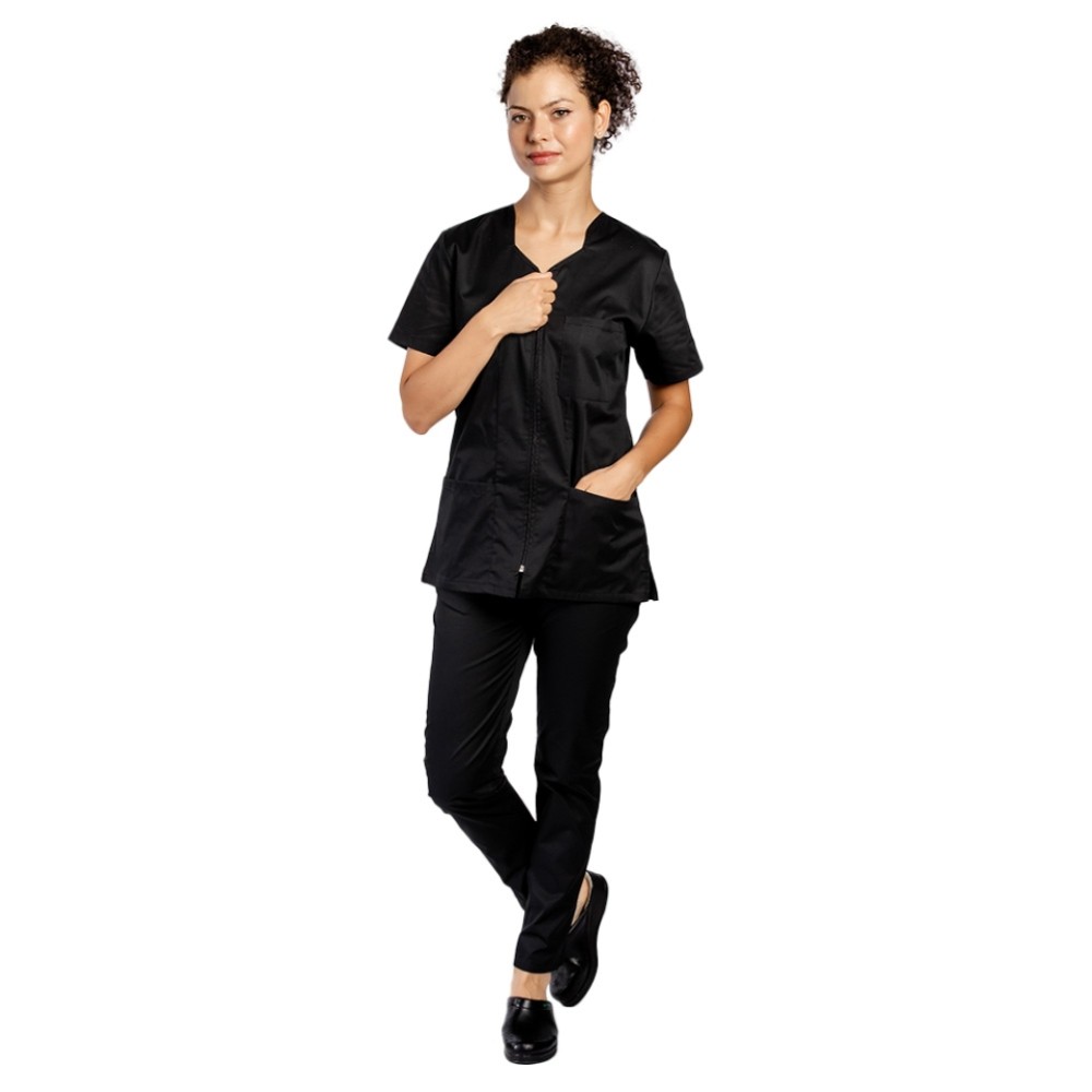 Uniforma de lucru negru, cu bluza cu fermoar, trei buzunare si pantaloni  negri 