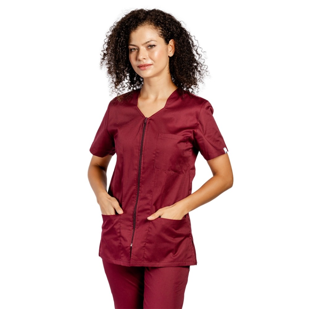 Uniforma de lucru grena, bluza cu fermoar cambrata, trei buzunare si pantaloni cu elastic