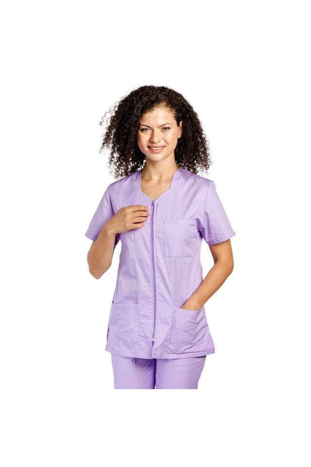 Uniforma de lucru lila, bluza cu fermoar cambrata, trei buzunare si pantaloni cu elastic