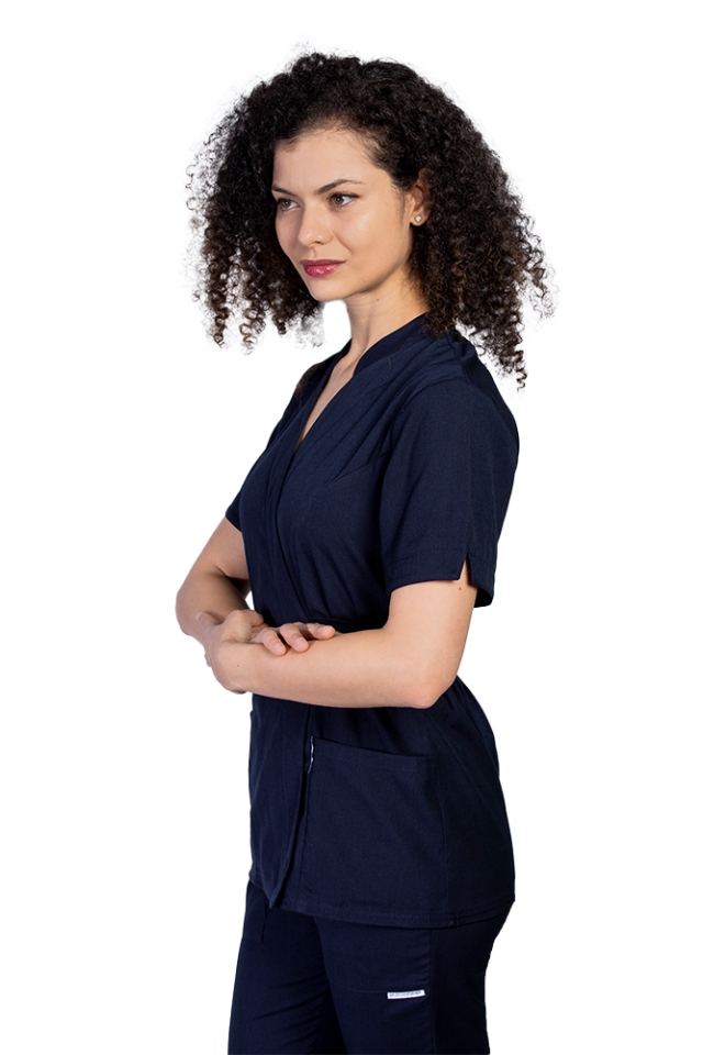 Halat profesional pentru estetica, kimono, cu elastan navy cu doua buzunare aplicate si guler tip tunica..