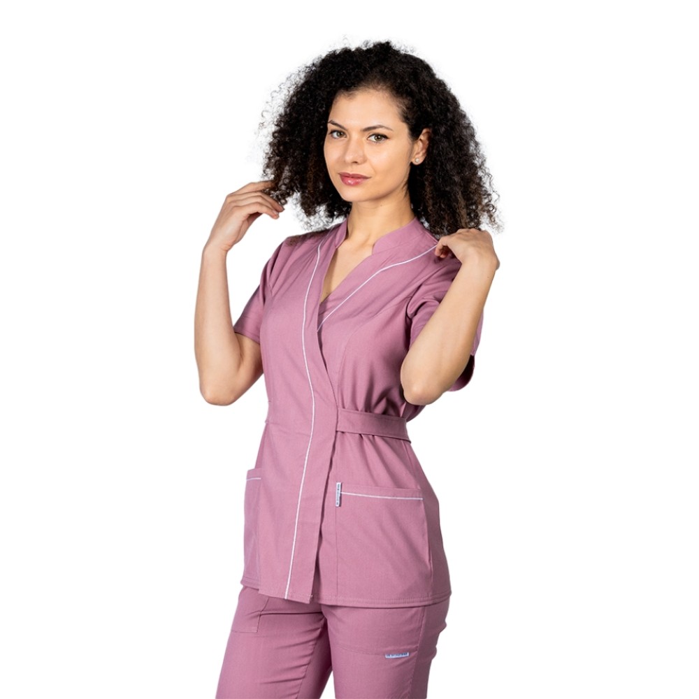 Halat profesional pentru estetica, kimono, cu elastan roz pudrat cu doua buzunare aplicate si guler tip tunica