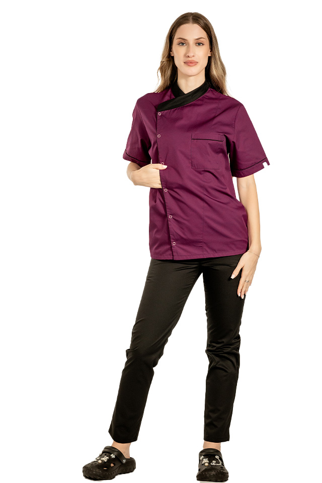 Uniforma bucatar dama visina tip tunica cu capse si pantaloni cu snur si elastic in talie