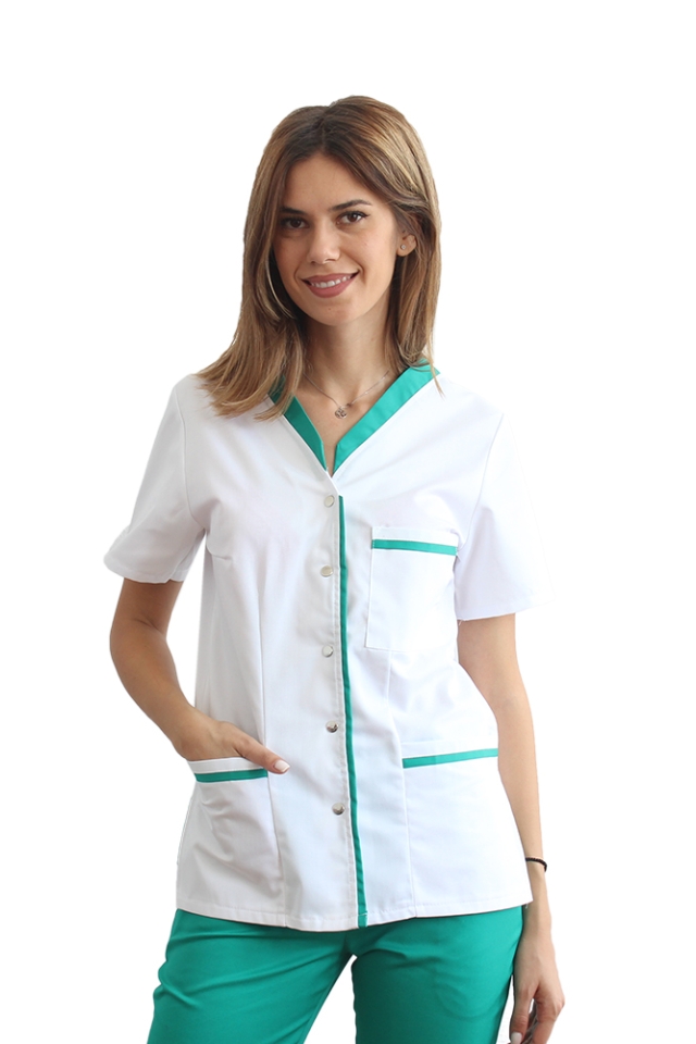 Halat de lucru alb cu paspol verde, capse si trei buzunare aplicate